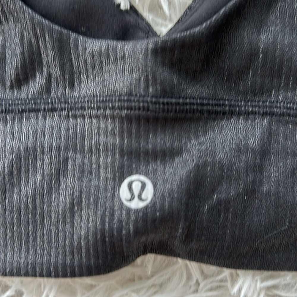 Lululemon top🖤 - Picture 3 of 6